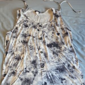 American City Wear Gray and White Top